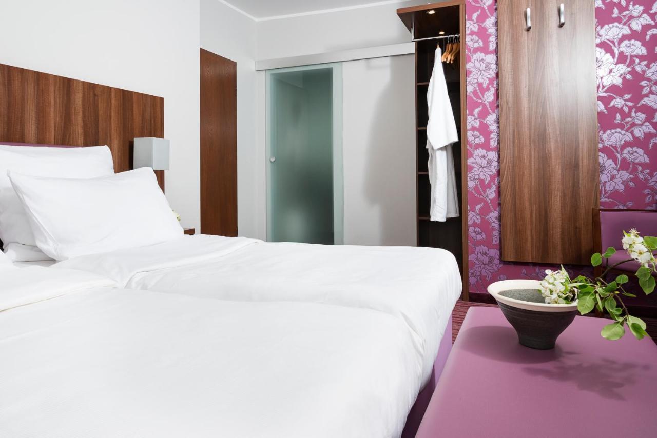 Akzent Hotel Laupheimer Hof ภายนอก รูปภาพ